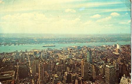 /images/imgs/america/united-states/new-york/new-york-0034.jpg - NYC skyline towards NJ with RMS Queen Mary 1964